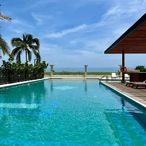 Piscina Y Mar En Pozos Colorados Santa Marta (Magdalena)